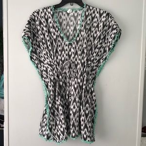 🛍 2/$15 🛍 O’Rageous Coverup